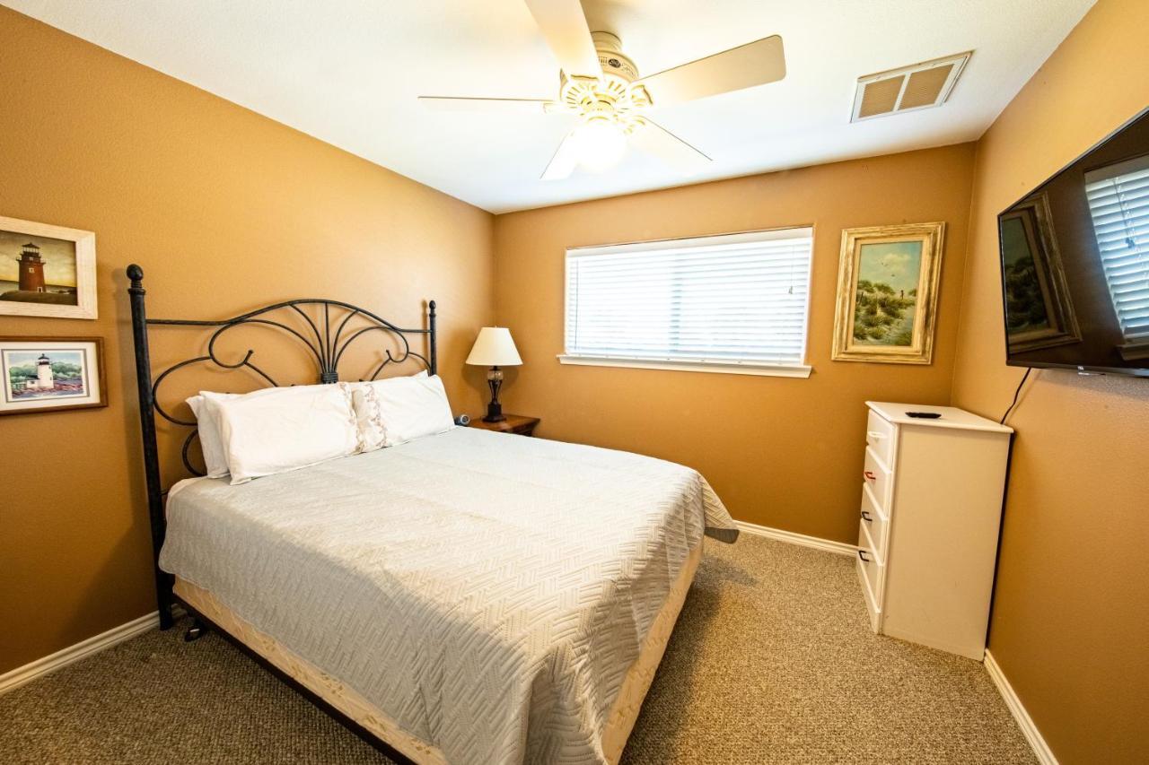 Relax At Our Beach Haven - Pet Friendly Galveston Exterior foto